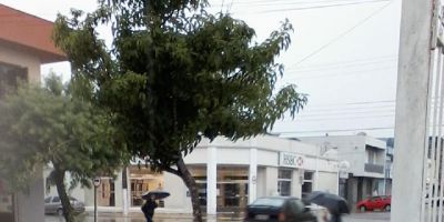 Camaquã - Chuva deixa algumas ruas da cidade alagadas