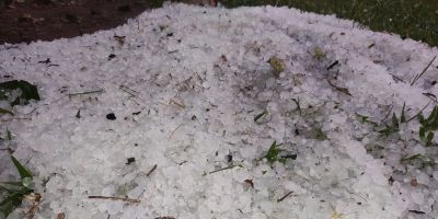 VÍDEO: chuva forte com queda de granizo é registrada em Chuvisca