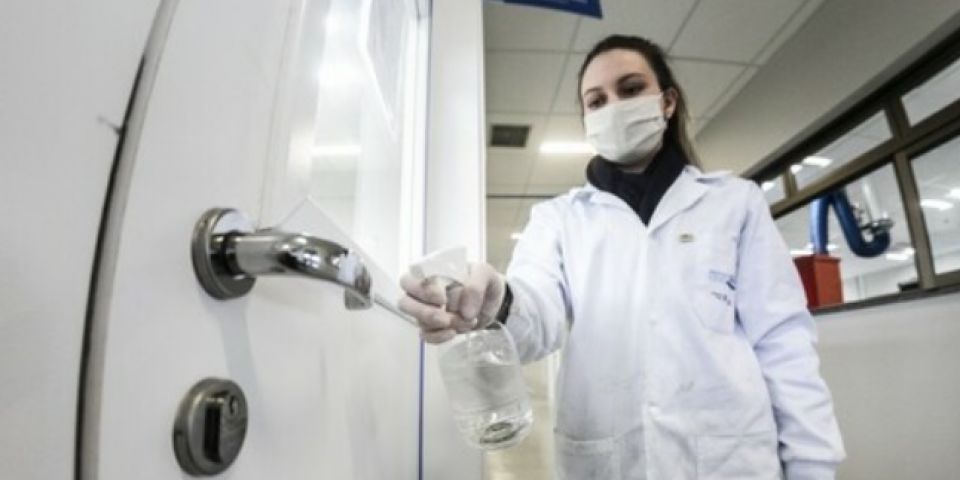 Spray desenvolvido pelo Senai elimina a presença do coronavírus em superfícies
