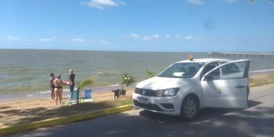 COVID-19: agentes realizam orientações na orla da praia de Arambaré