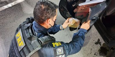 PRF prende motorista de aplicativo com quase meio quilo de crack na BR-386