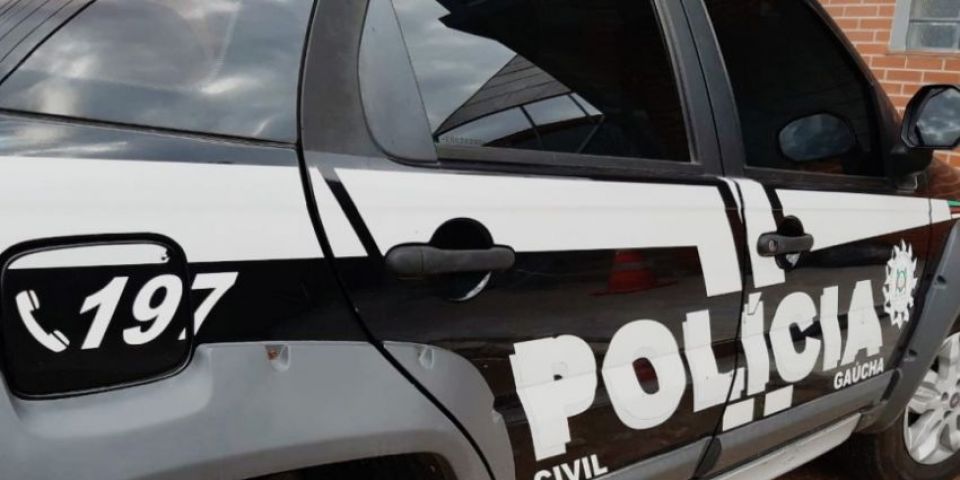  Arrombamento de carro no centro de Camaquã resulta em furto de objeto