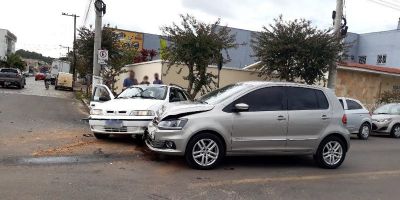 Três veículos se envolvem em acidente no centro de Camaquã