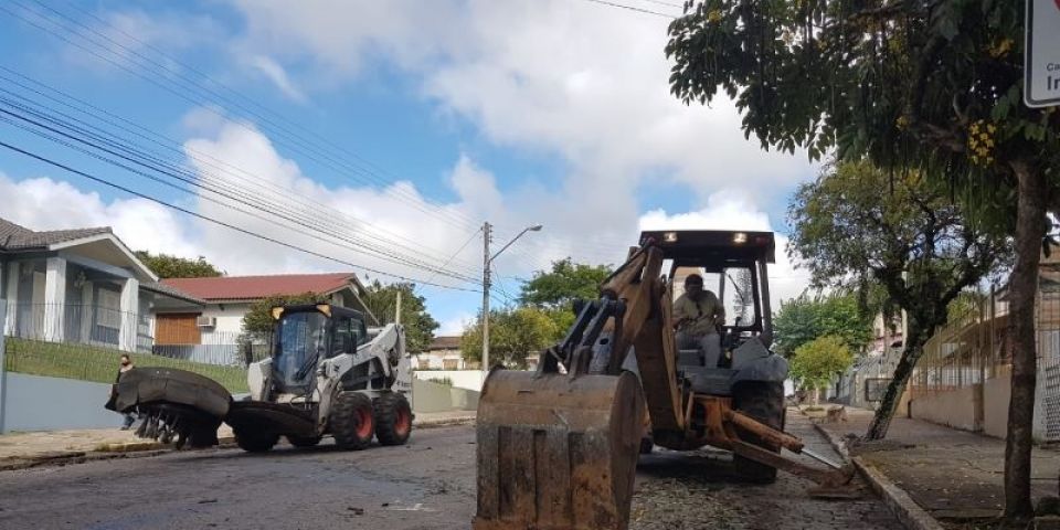 Obras de asfalto são reiniciadas na Olavo Moraes em Camaquã