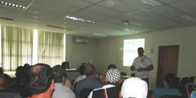 Policial militar ministra palestra no projeto conscientização no trânsito em São Lourenço do Sul