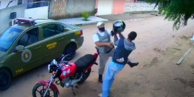 MATÉRIA COMPLETA: policial militar que agride motociclista em Tapes é afastado das ruas