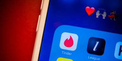 Tinder permite que usuários percorram o mundo de graça em abril