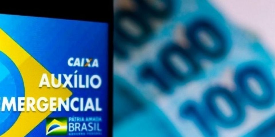 Trabalhador com carteira assinada agora pode receber auxílio emergencial