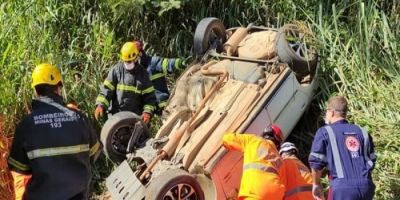 Duas pessoas ficam feridas em colisão frontal na BR-116