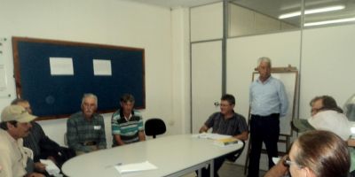  Produtores de uva se reúnem com técnico do Senar em Camaquã
