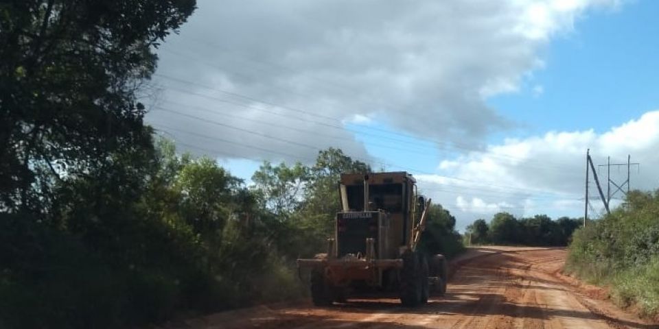 Estrada do Bonito começa a receber patrolamento em Camaquã