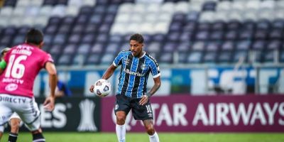 Grêmio desperdiça chances de gol, sofre virada e está fora da Libertadores