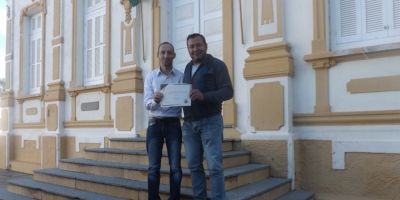 Blog do Juares recebe Moção de Cumprimento do vereador Vinícios Araújo