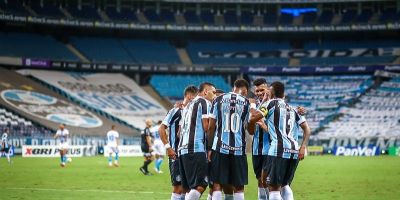 Grêmio vence primeiro jogo sem Renato e reassume ponta do Gauchão