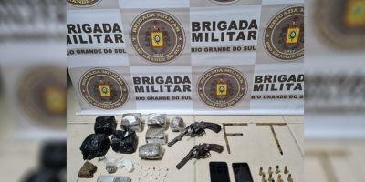 Duas armas e mais de 1,5 kg de drogas são apreendidos no interior de Camaquã