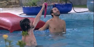 BBB21: Sem roupa, Fiuk e Gil pulam na piscina após selinho