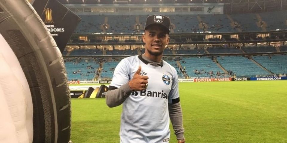 Retorno perto de acontecer? Douglas Costa negocia rescisão com Juventus para assinar com Grêmio