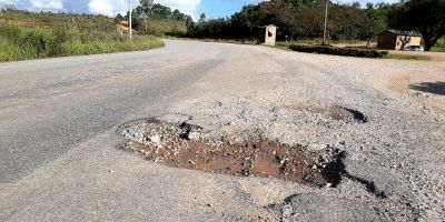 Buraco causa prejuízos e risco de acidentes na ERS-350 em Chuvisca