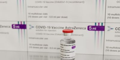 Lote de 220 mil doses da vacina do Covax Facility chega ao Brasil