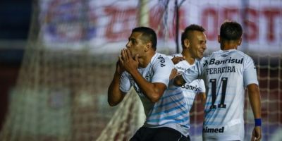 Grêmio vence Caxias e se aproxima da final do Gauchão 