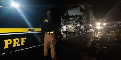 Colisão entre dois caminhões causa morte na BR-116 em Barra do Ribeiro