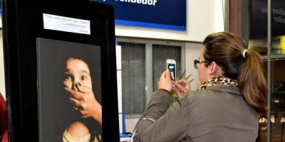 Exposição fotográfica em Camaquã promove enfrentamento à violência