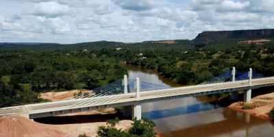 Bolsonaro inaugura ponte que aproxima 4 estados da Ferrovia Norte-Sul