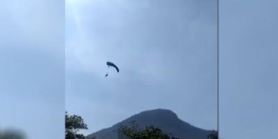 VÍDEO: Homem de 36 anos morre após saltar de base jump e cair no meio de uma rodovia do RJ