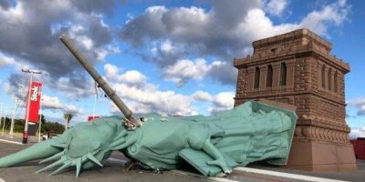 Ciclone derruba "Estátua da Liberdade" da Havan em Capão da Canoa