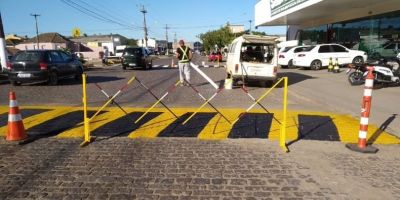 Av. José Loureiro da Silva recebe manutenção na sinalização de trânsito em Camaquã