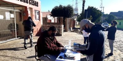 FOTOS E VÍDEO: Drive-Thru Literário é realizado na Escola Ana César em Camaquã