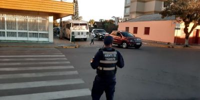 Agentes realizam orientações de trânsito em Camaquã