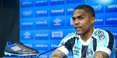 Douglas Costa enxerga Grêmio como desafio mais importante da vida