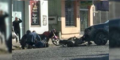 Acidente de trânsito deixa motociclista ferida no centro de Camaquã