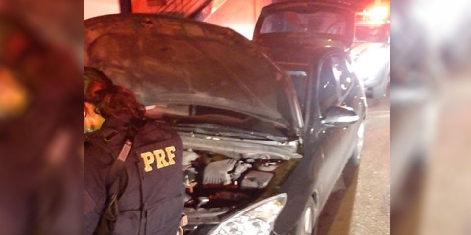 PRF prende criminoso com carro roubado e clonado em Eldorado do Sul