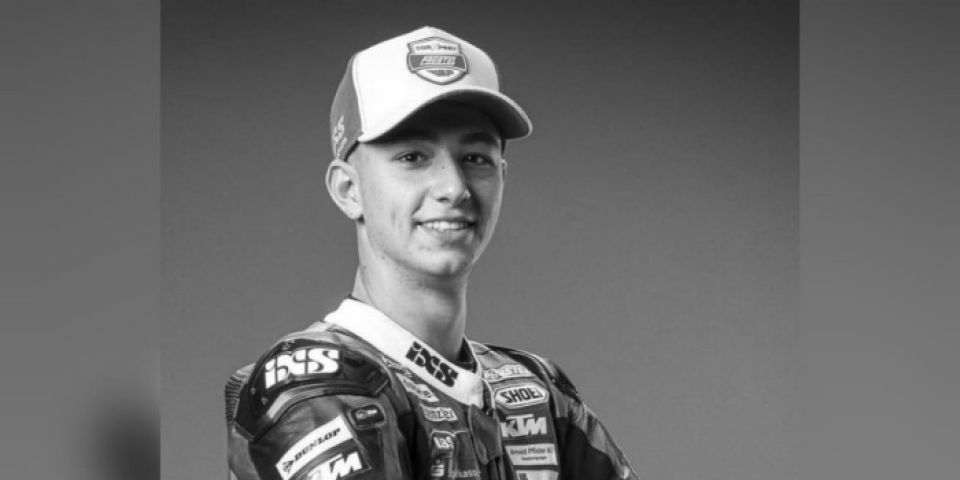  Piloto de 19 anos morre após acidente em treino classificatório de Moto3