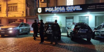 Homem é preso e adolescentes são apreendidos em operação no bairro Getúlio Vargas em Camaquã