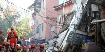 Bombeiros resgatam criança sem vida de escombros do desabamento no Rio