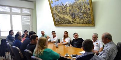 Prefeito recebe representantes dos servidores públicos municipais de Camaquã