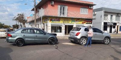 Dois veículos se envolvem em acidente em Camaquã