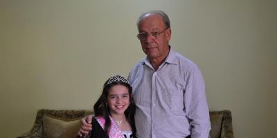 Prefeito coroa Bruna de Lima Martins, Miss Camaquã Infantil