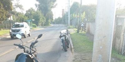 Motociclista morre após bater em poste de rede elétrica