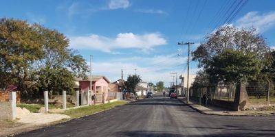 Rua Erlinio Assis recebe melhorias com reperfilagem asfáltica