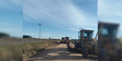 Estradas da várzea recebem patrolamento em Camaquã