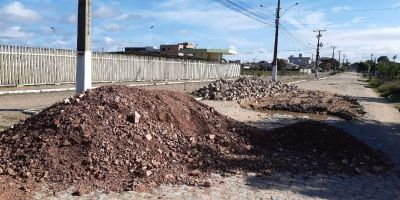 Obra inacabada causa perigo a moradores em Camaquã