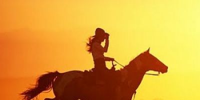 Camaquã - ocorre hoje pela manhã a Cavalgada Feminina em homenagem ao Dia Internacional da Mulher