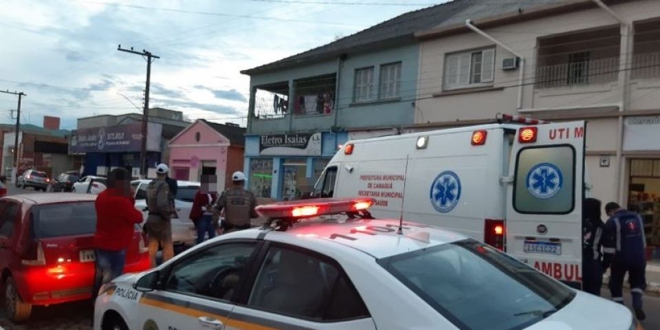 Mulher é atropelada no centro de Camaquã