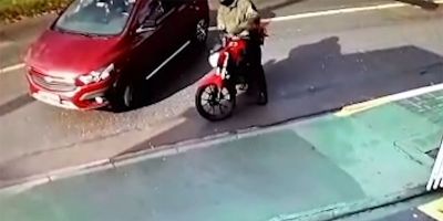 VÍDEO: mulher é morta a tiros enquanto chegava de carro em condomínio no PR