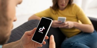 O que é cringe? professora explica os significados do termo