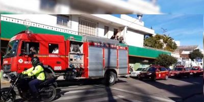 Bombeiros de Camaquã realizam carreata em homenagem ao Dia do Bombeiro